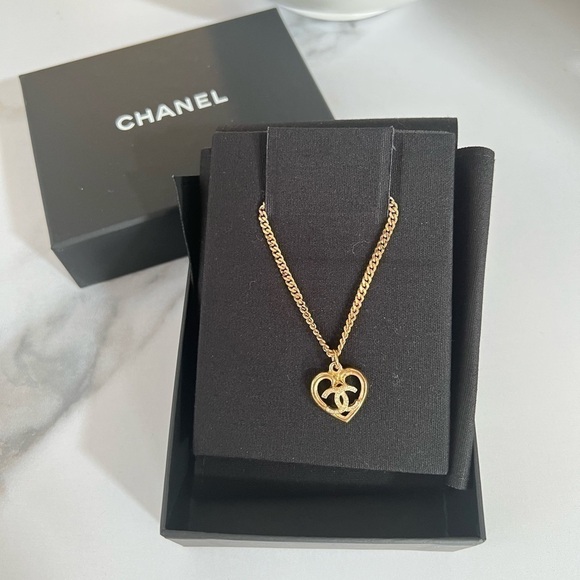 CHANEL 2023 Crystal CC Heart Pendant Necklace - Picture 9 of 9
